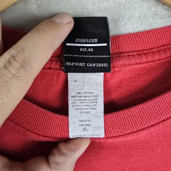 Vintage Etnies Skateboard Shirt Men’s XL Red Crew Neck Y2K Surf Skater Grunge - Picture 6 of 12